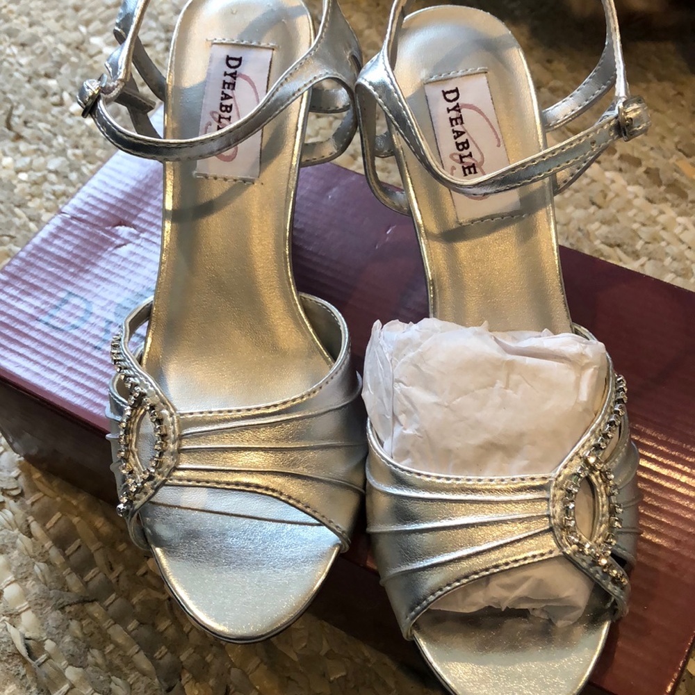 BRAND NEW silver formal/wedding sandal!
